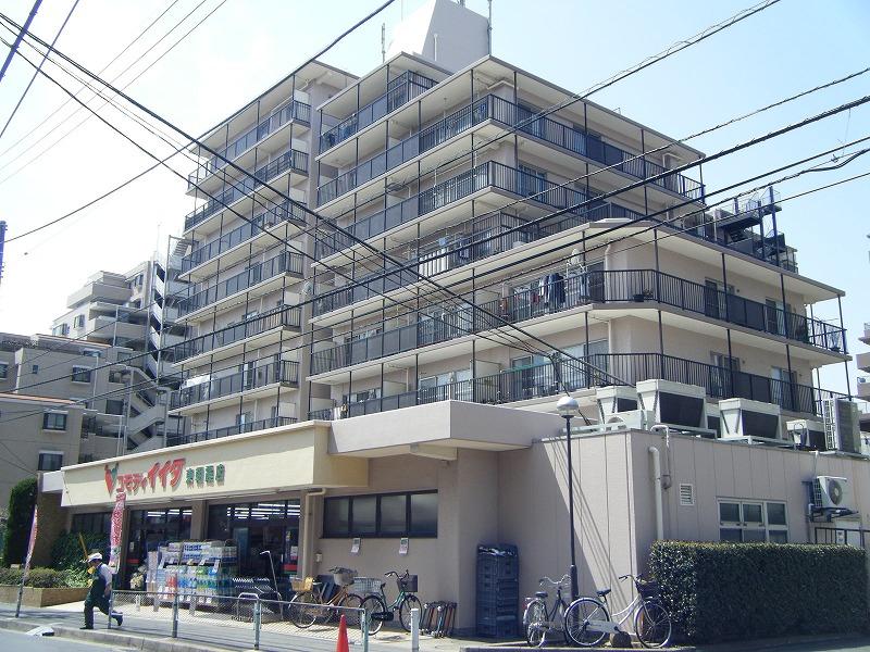 Supermarket. Commodities Iida 806m to east Asaka shop