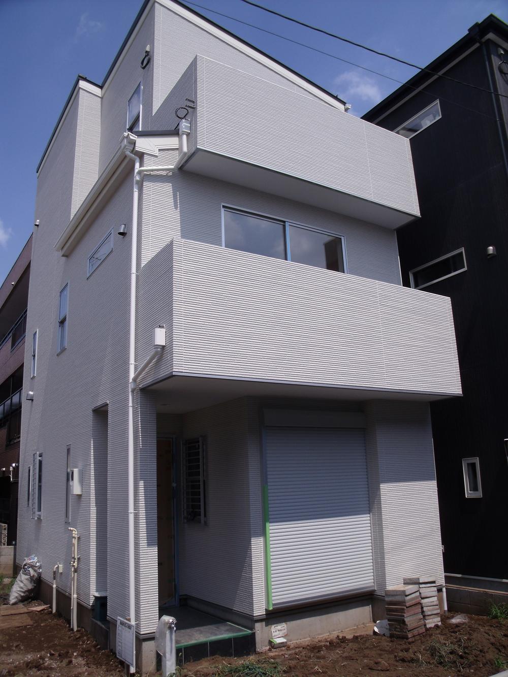 Local appearance photo. Local (August 2013) shooting imposing complete