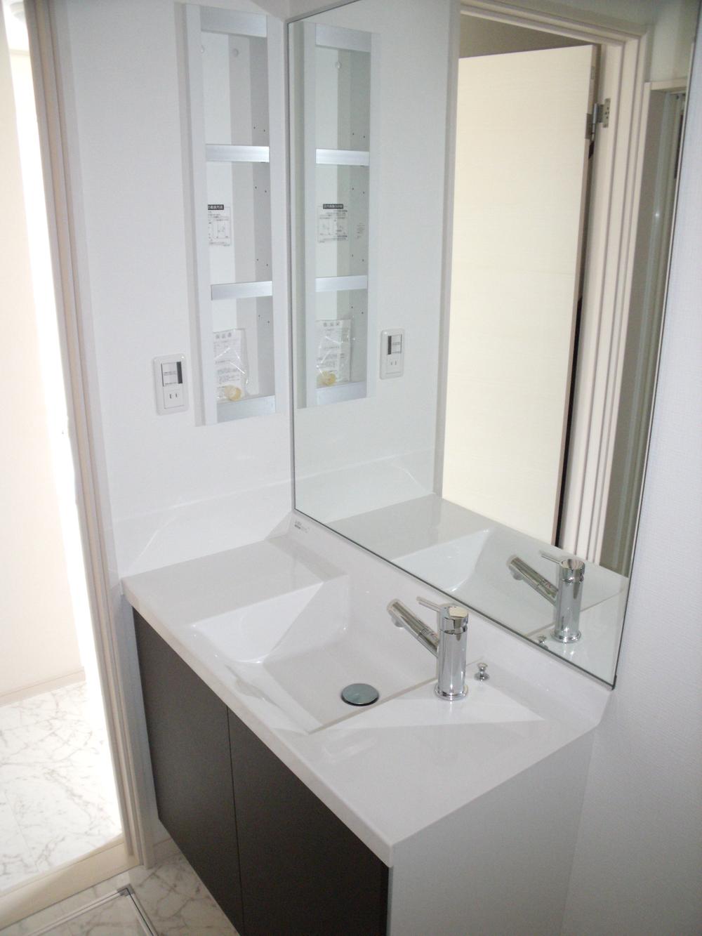 Wash basin, toilet. Indoor (September 2013) Shooting