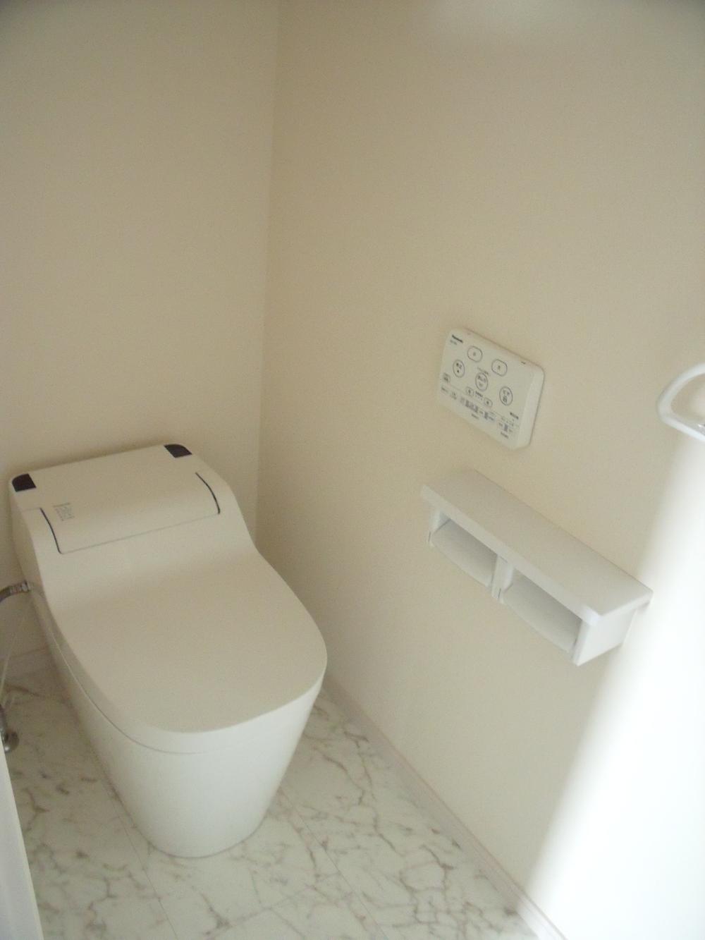 Toilet. Indoor (September 2013) Shooting