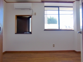 Living and room. ◆ There are bay windows ◆