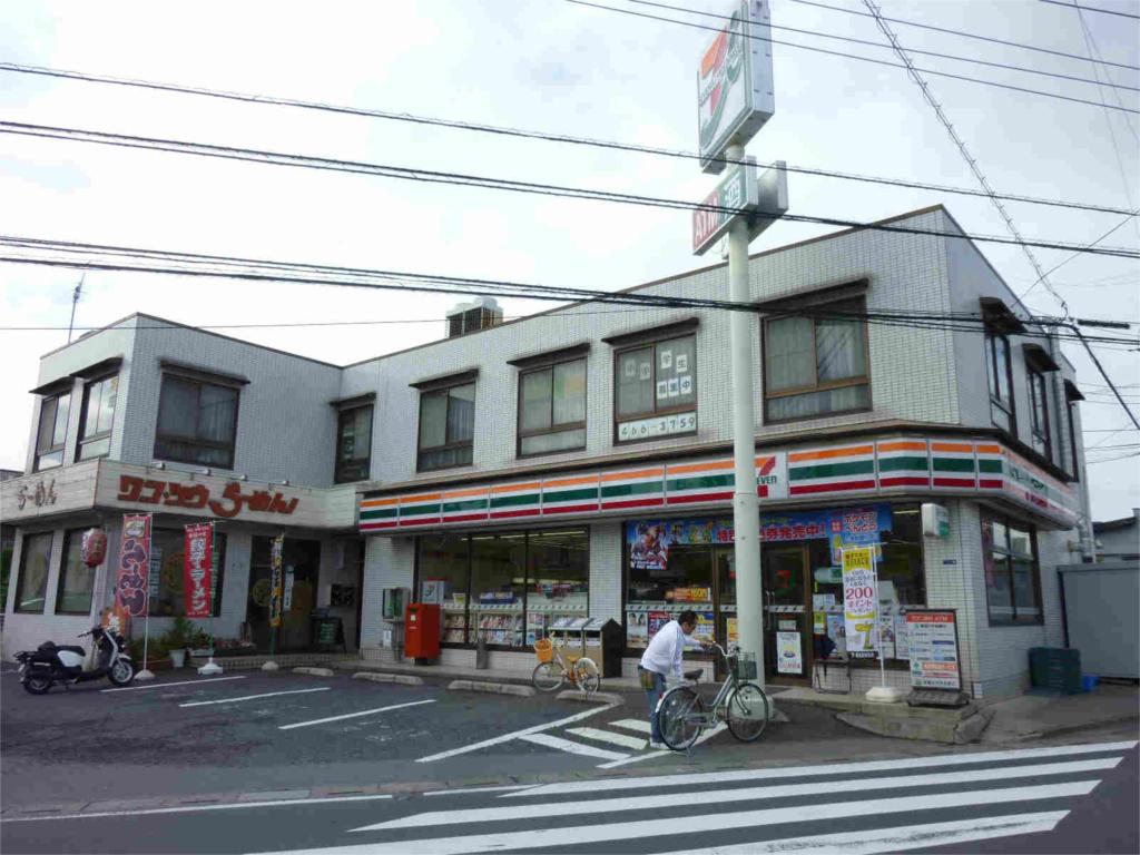 Convenience store. 300m to Seven-Eleven (convenience store)