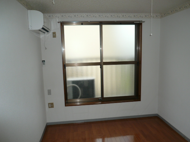 Living and room. Same property, Is another of the room.