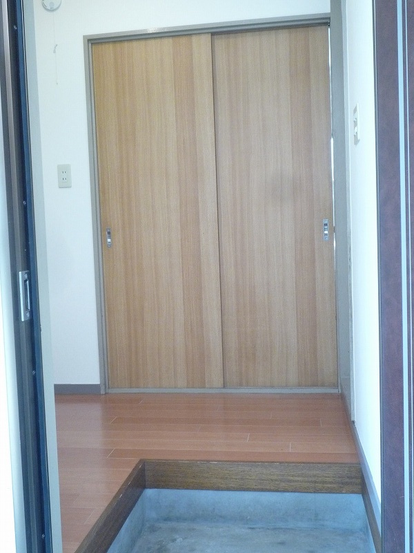 Entrance. Another Room No. reference photograph