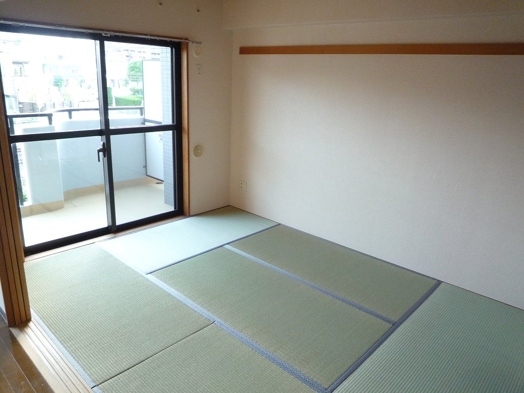 Other room space. Reference photograph