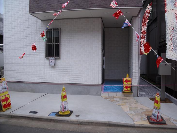 Parking lot. Local (May 2013) Shooting