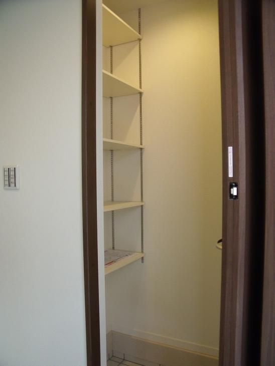 Receipt. Room (May 2013) Shooting