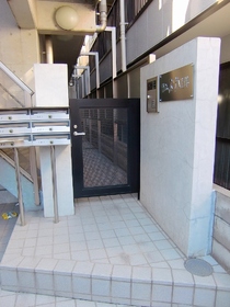 Entrance. ◆ Auto-lock of peace of mind ◆