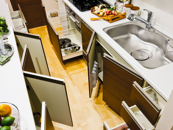 Kitchen.  [Kitchen storage] Kitchen storage that can be effectively utilized in the cabinet as far as it will go. It has a combination of such sister easy to open door storage sho bottle. (Same specifications)
