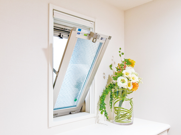 Other.  [Breeze window] Well as a normal ventilation next to the entrance, Night ventilation was also provided efficiently perform ventilation dedicated small window. (Same specifications)