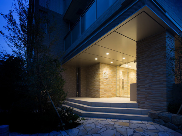 Buildings and facilities. Entrance finished photo (September 2013 shooting)