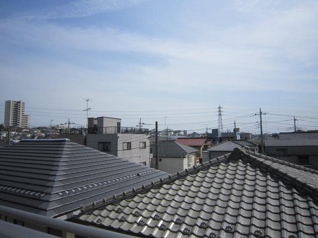 View photos from the dwelling unit. View from the site (August 2013) Shooting