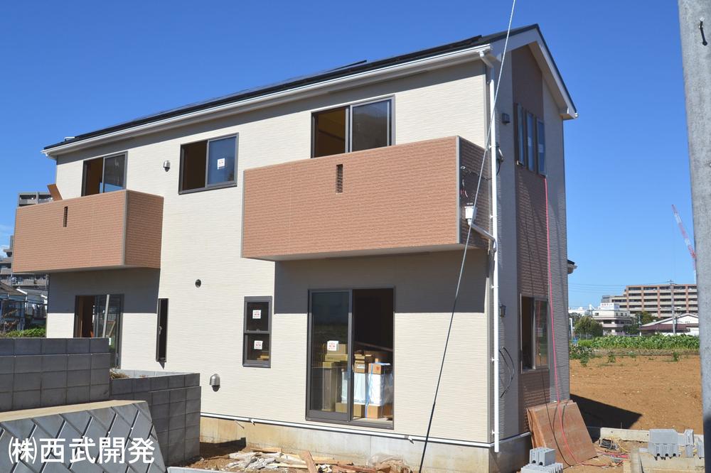 Local appearance photo. 15 Building