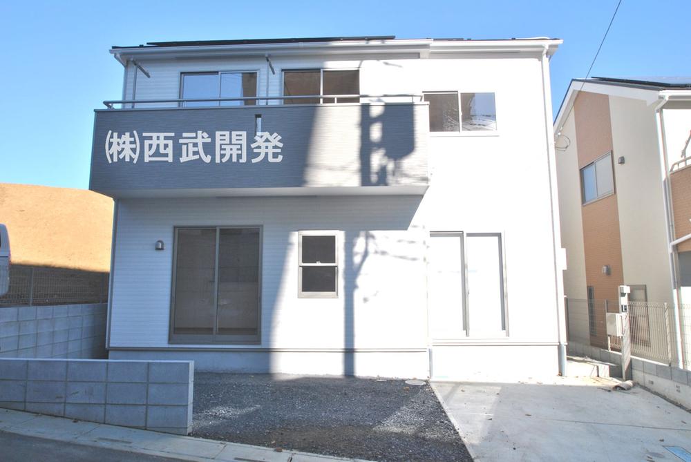 Local photos, including front road. 7 Building