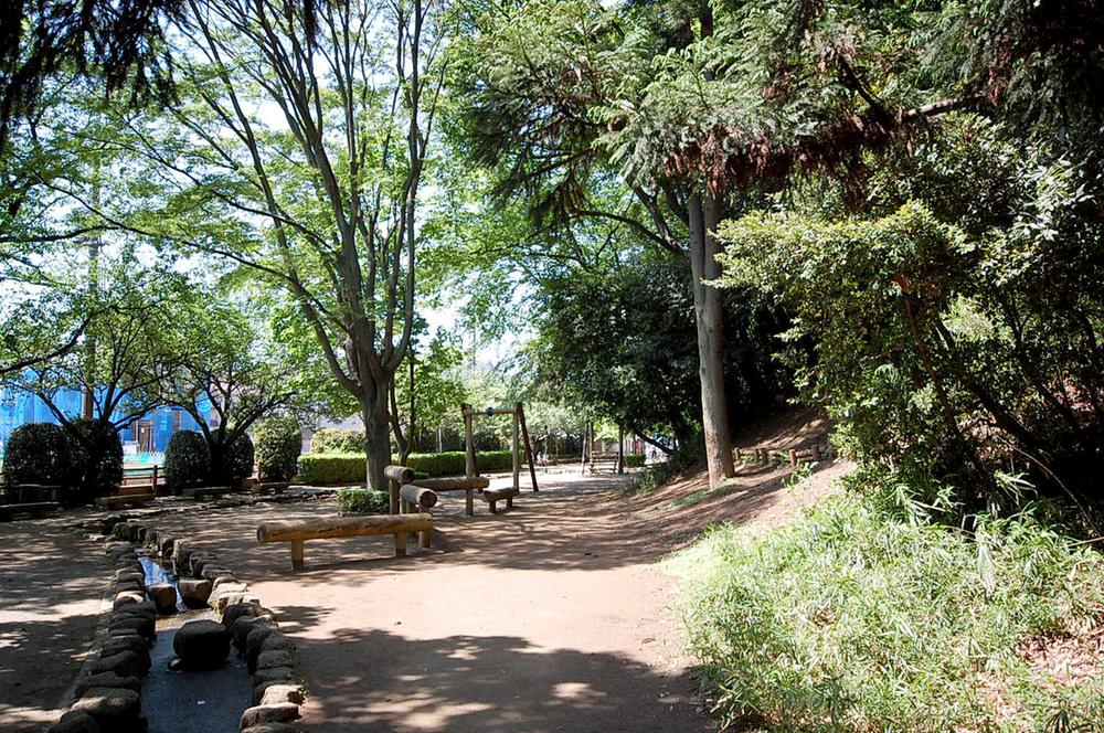 park. 850m to Shiroyama Park