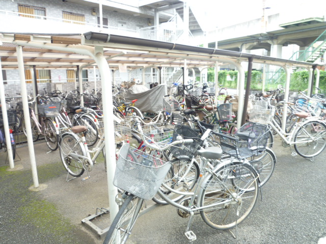 Other common areas. It will be on the left and right reversal of the room.