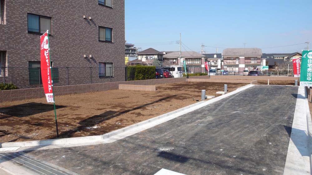 Local photos, including front road. Local (February 2013) Shooting