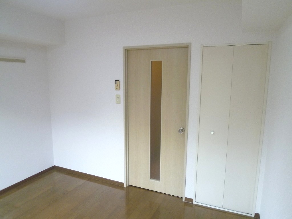 Other room space. Reference photograph