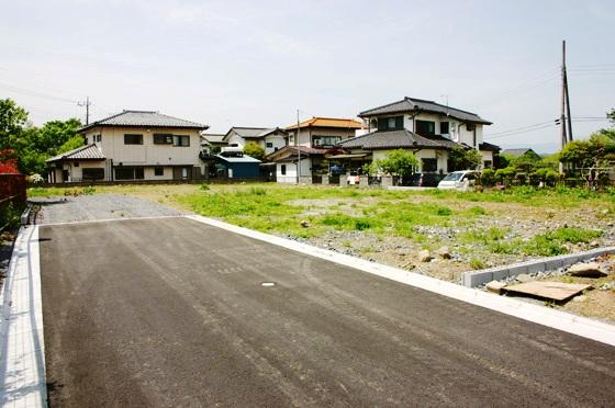 Local land photo. Local photos, including front road
