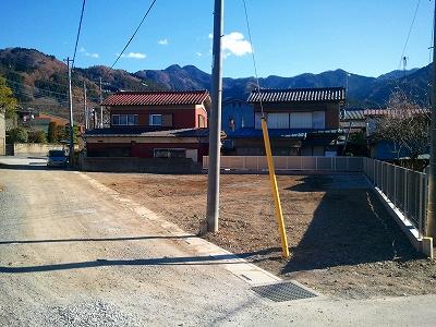 Local photos, including front road. Local (12 May 2012) shooting