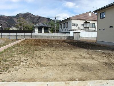 Local photos, including front road. Local (May 2011) shooting