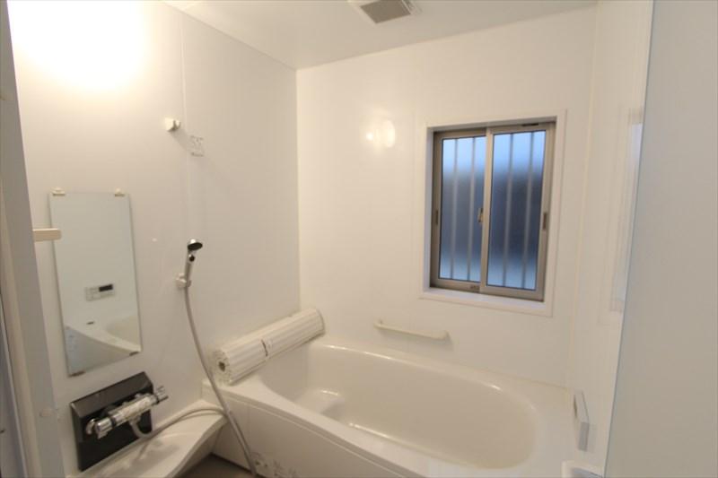 Bathroom. Indoor (10 May 2013) Shooting