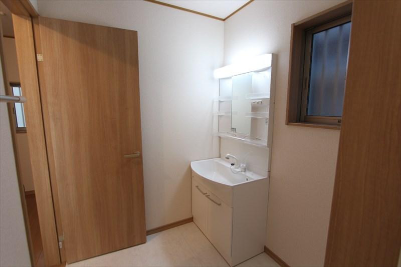 Wash basin, toilet. Indoor (10 May 2013) Shooting