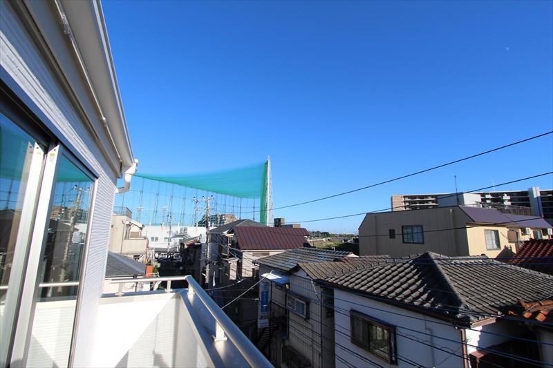 View photos from the dwelling unit. View from the site (October 2013) Shooting