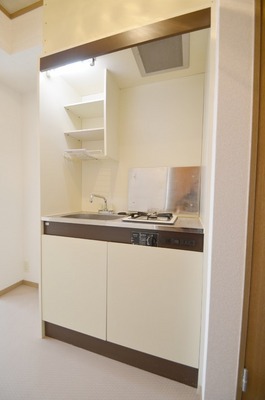 Kitchen. This kitchen Tsu wide!