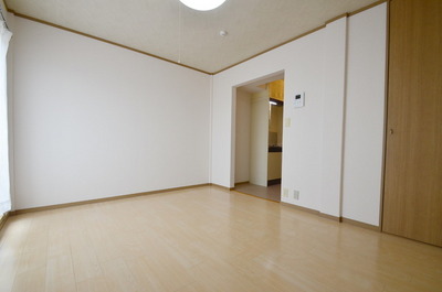 Other room space. Furniture is easy to place because oblong room!