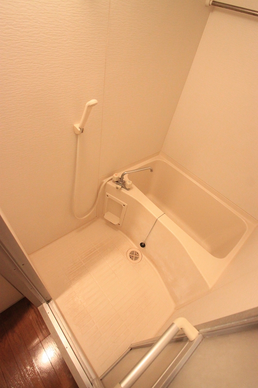 Bath.  ■ Same apartment For indoor photos of similar