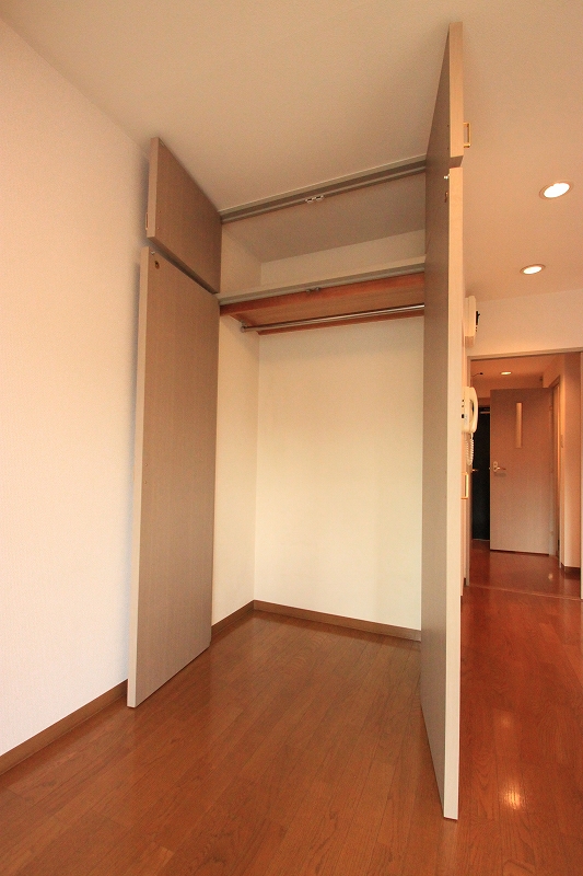 Receipt.  ■ Same apartment For indoor photos of similar