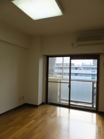 Living and room. Western 6.5 Pledge.