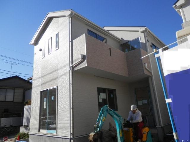 Local photos, including front road. Local (11 May 2013) Shooting