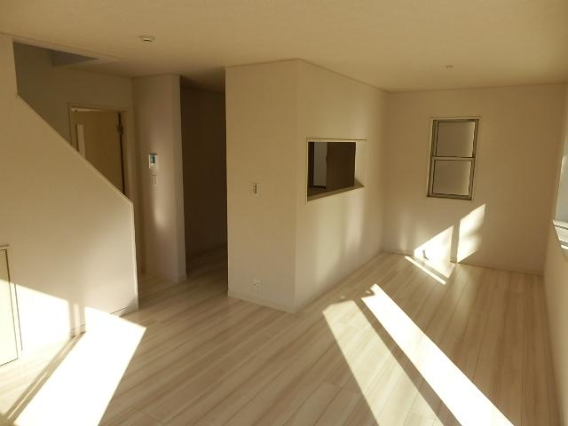 Living. Same specifications