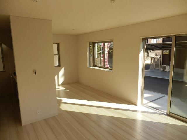 Same specifications photos (living). Same specifications