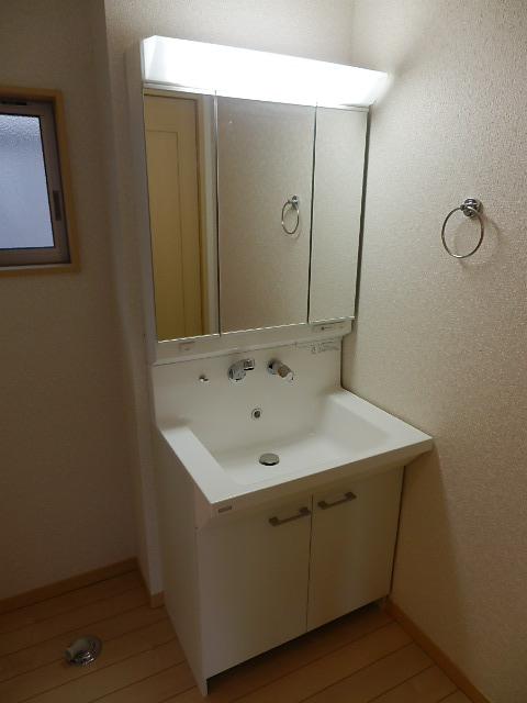 Wash basin, toilet. Same specifications