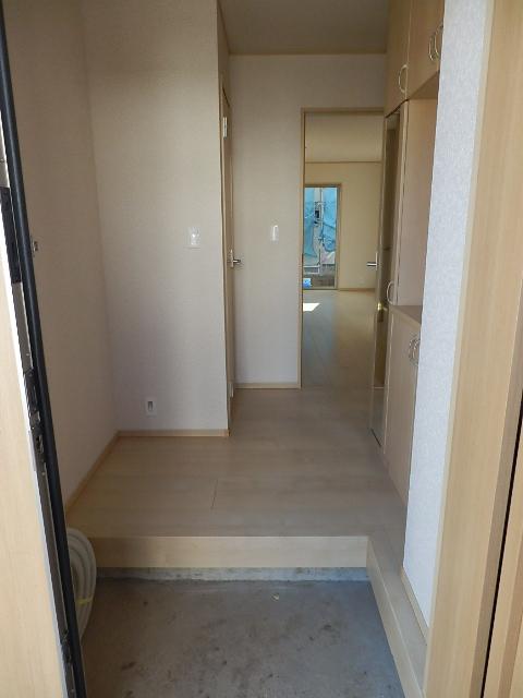 Entrance. Same specifications