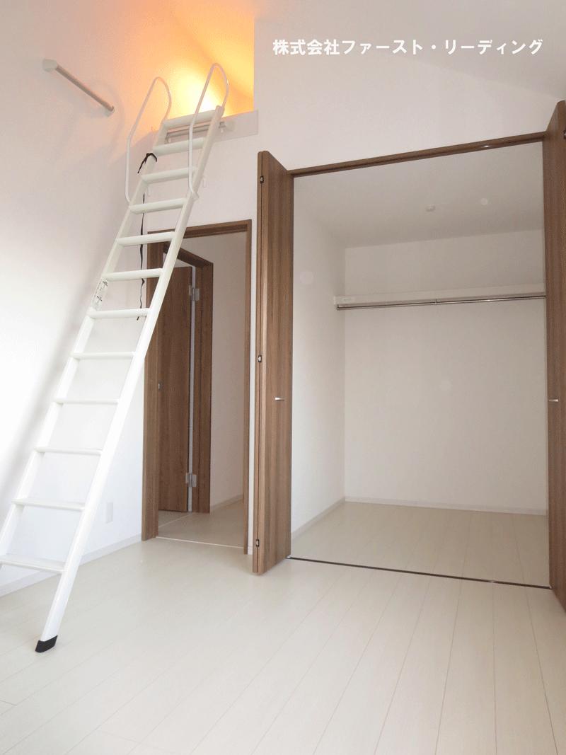 Non-living room. Loft with Western-style Movable ladders (November 12, 2013) Shooting