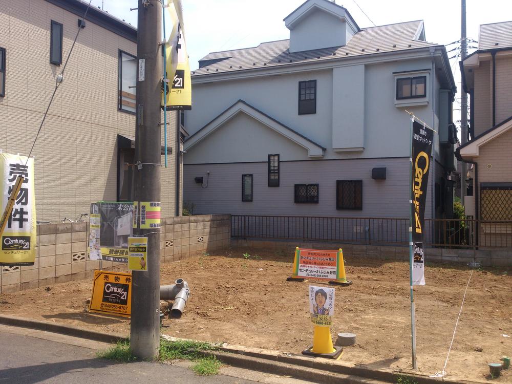 Local photos, including front road. Local (August 2013) Shooting