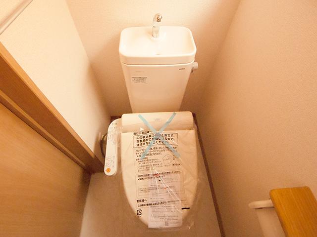 Toilet. Indoor (September 2013) Shooting