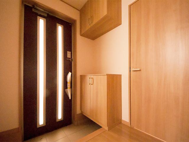 Entrance. Indoor (September 2013) Shooting