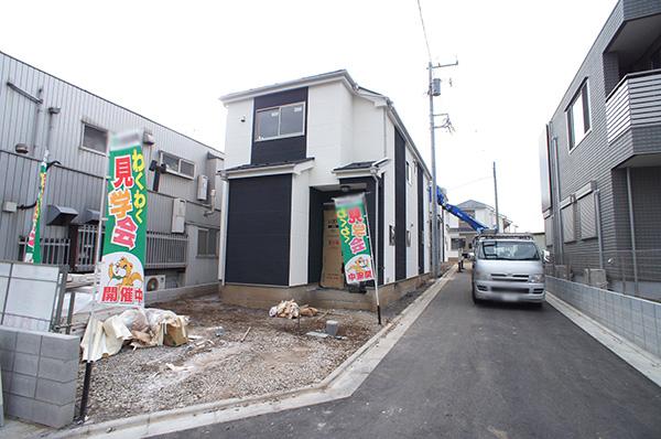 Local photos, including front road. Local (12 May 2013) Shooting