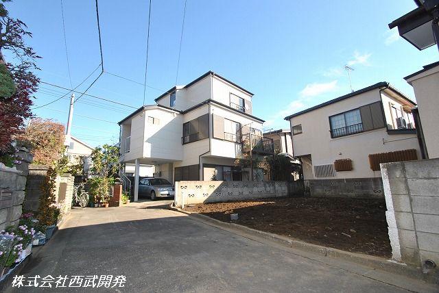 Local photos, including front road. Local (12 May 2013) Shooting