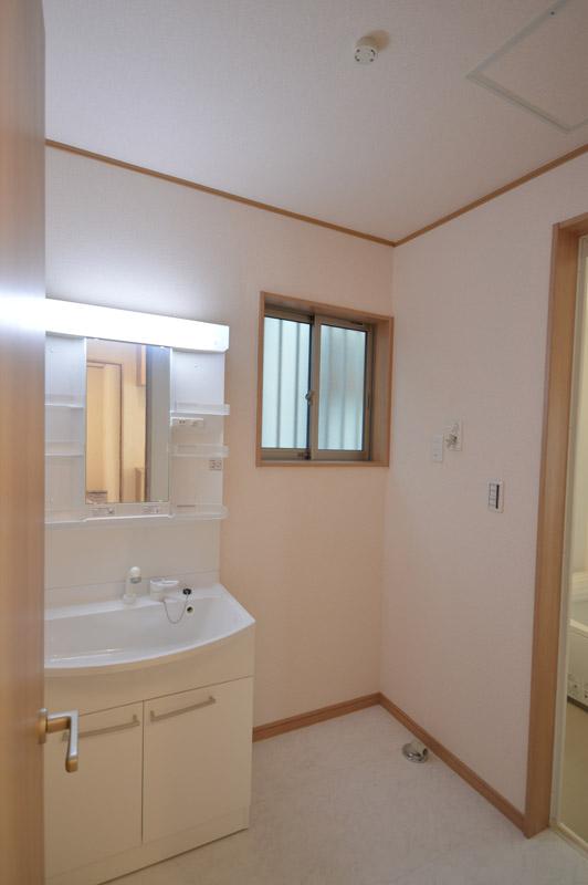 Wash basin, toilet. 1 Building Wash basin