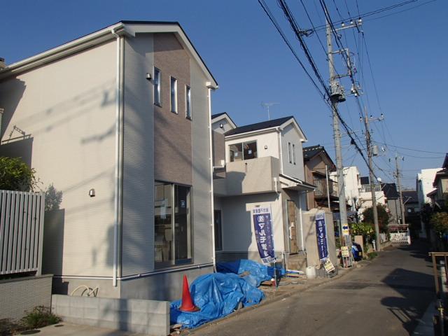 Local photos, including front road. Local (11 May 2013) Shooting