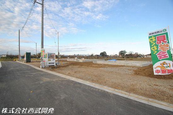 Local photos, including front road. Local (12 May 2013) Shooting  [Building C] 