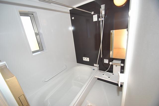 Bathroom. Indoor (12 May 2013) Shooting  [Building 2] 