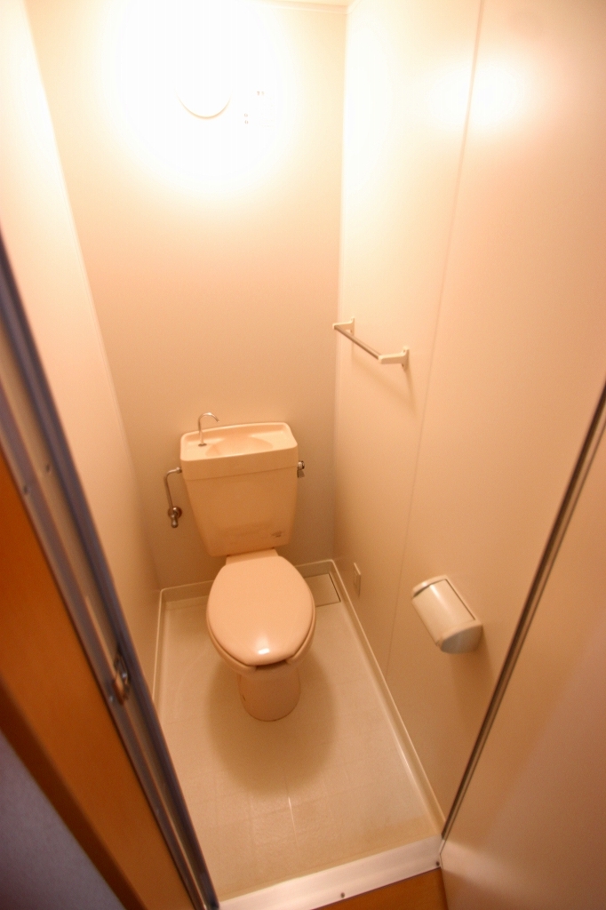 Toilet. ■ Same apartment It is similar to photo