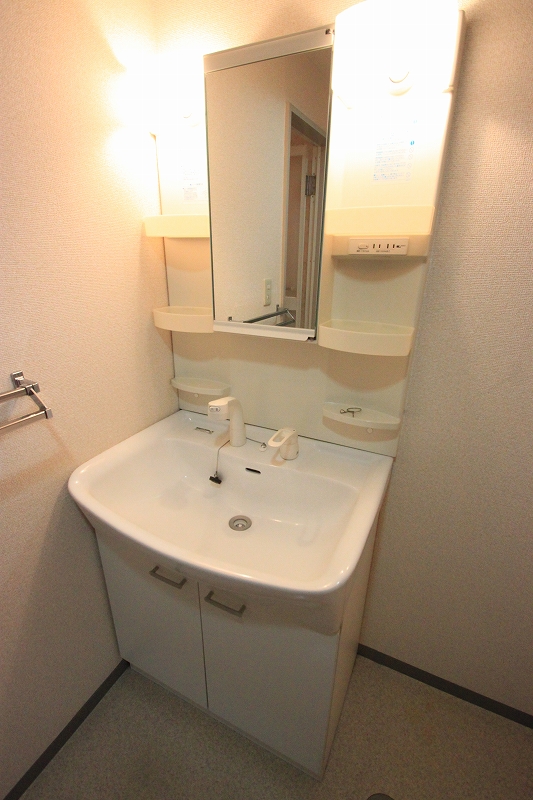 Washroom. ■ Same apartment It is similar to photo